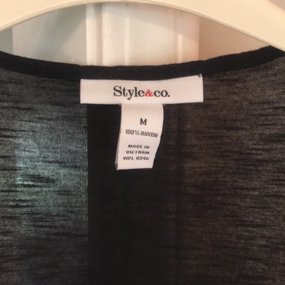 Vest with ruffled detail - Picture 2 of 4